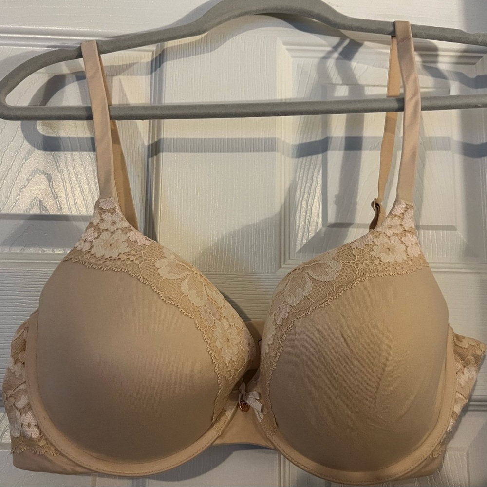 Body by Victoria tan bra with lace, floral details! Size 36D!